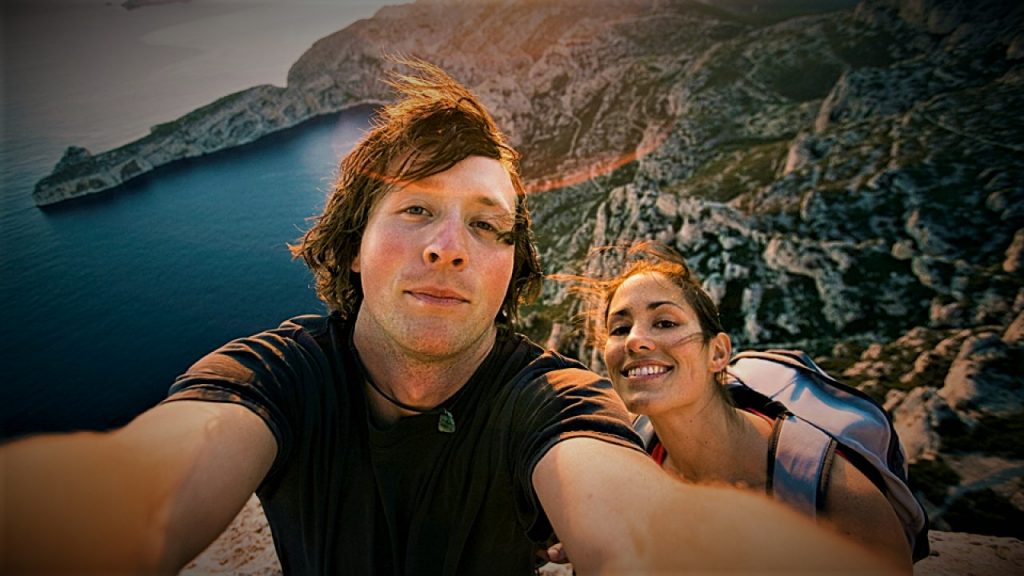 Έρευνα: 379 άνθρωποι έχασαν τη ζωή τους για μία selfie σε 13 χρόνια: Έπεσαν από γκρεμούς, τράκαραν, πνίγηκαν κλπ.