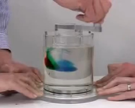 Εντυπωσιακές εικόνες: Συσκευή παίζει με τους νόμους της φύσης… (βίντεο)