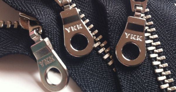 Το ήξερες; – Γιατί τα φερμουάρ γράφουν ΥΚΚ;