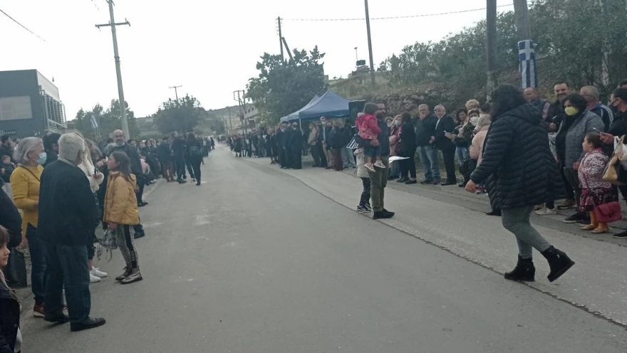 28η Οκτωβρίου: Συγκίνηση στην παρέλαση στο «χτυπημένο» από τους σεισμούς Αρκαλοχώρι (φωτο)