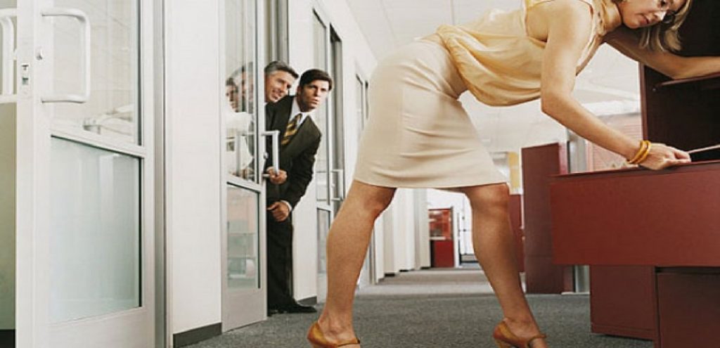 Δεν πάει ο νους σας: Σε ποιες δουλειές οι συνάδελφοι… έρχονται πιο κοντά;