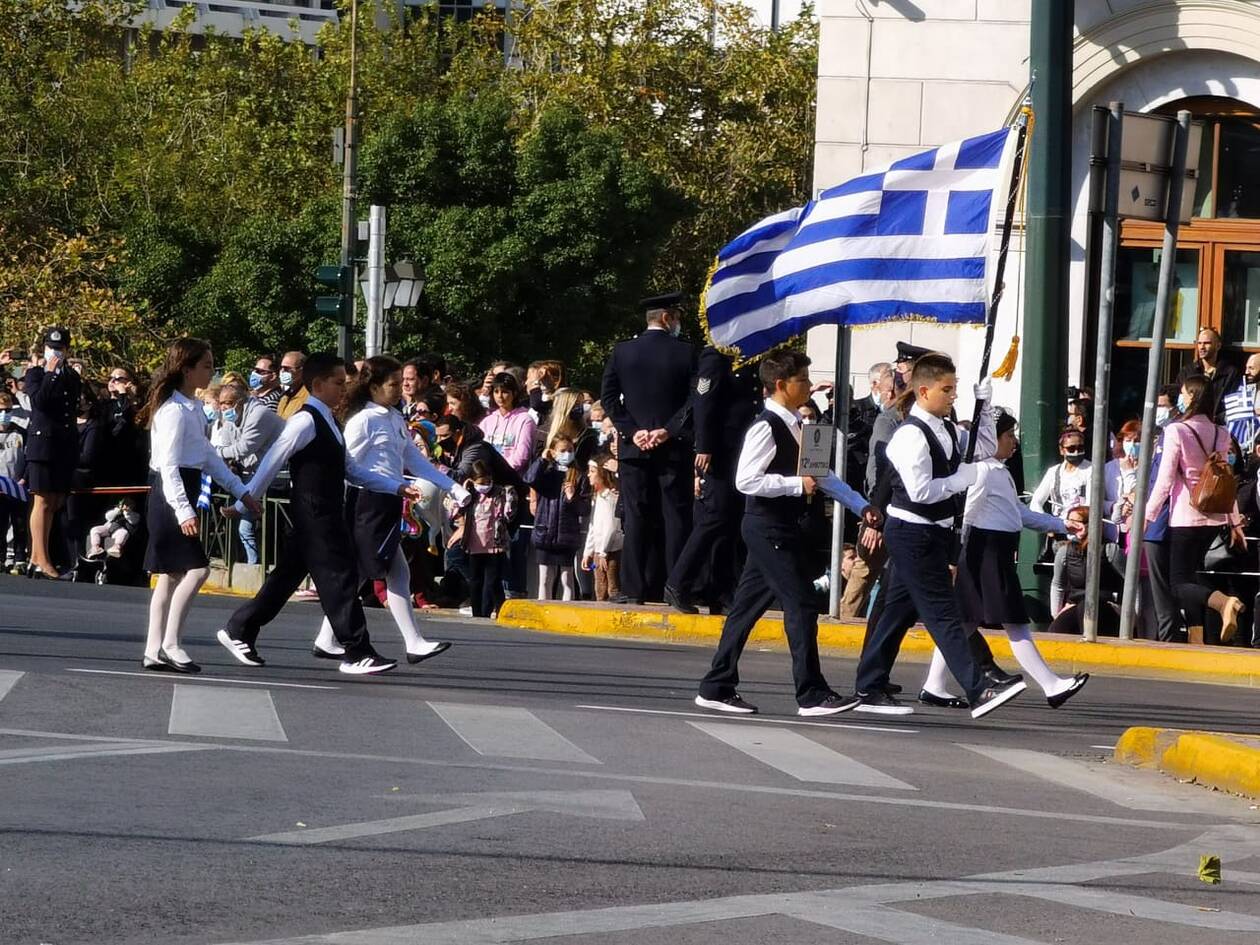 28η Οκτωβρίου: Με μάσκες και μέτρα και η μαθητική παρέλαση στην Αθήνα (φωτο)