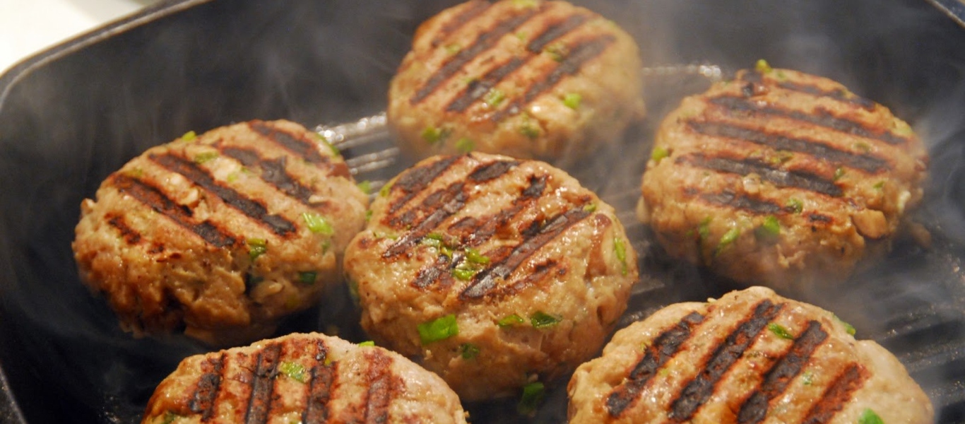 To μυστικό που πρέπει να γνωρίζετε πριν ψήσετε τα μπιφτέκια σας