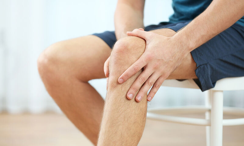 Πόνος στα γόνατα: Αυτές είναι οι ασκήσεις που θα σας ανακουφίσουν (βίντεο)