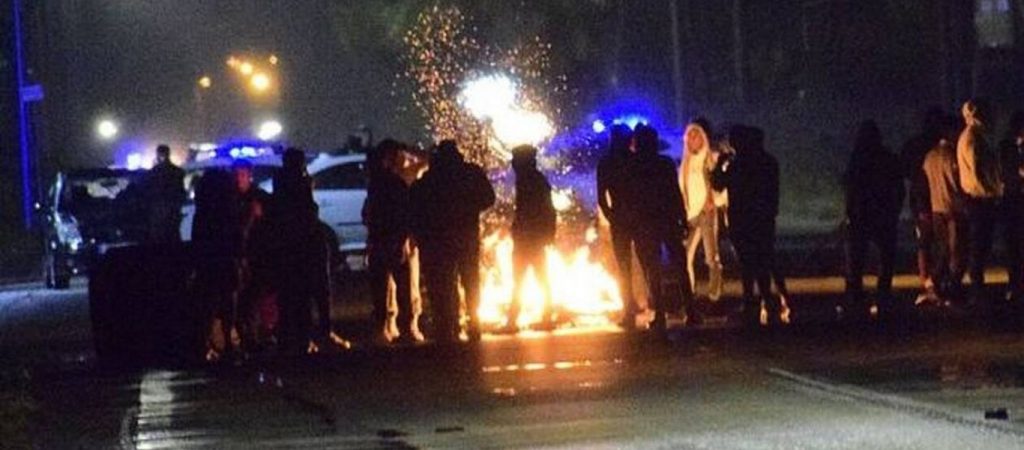 Νέα πορεία διαμαρτυρίας Ρομά στα Βραχνέικα – Κλειστή η εθνική οδός Πατρών- Πύργου