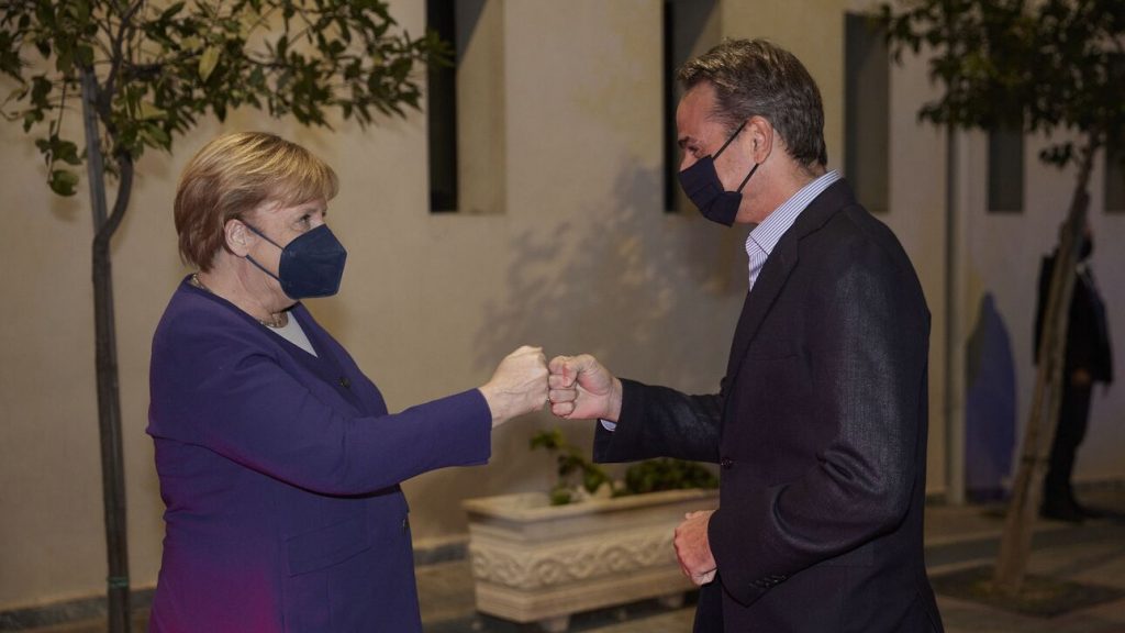Στα γερμανικά υποδέχθηκε την Α.Μέρκελ ο Κ.Μητσοτάκης – Την περίμενε στα σκαλιά