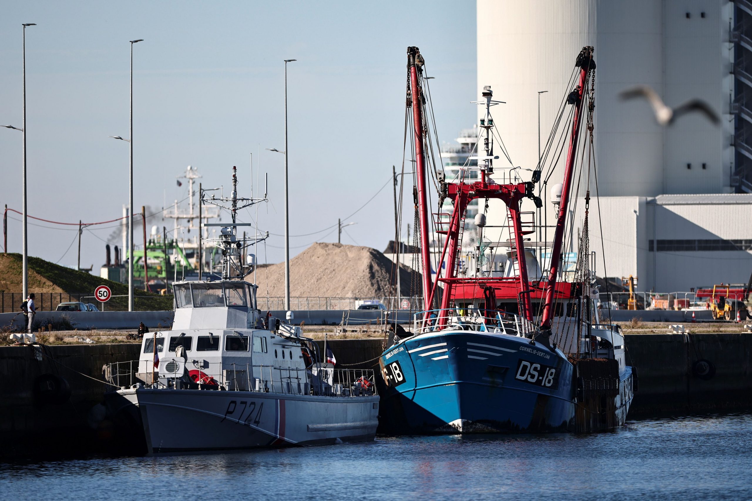 Εμανουέλ Μακρόν για την κρίση με τα αλιευτικά σκάφη: «Διακυβεύεται η αξιοπιστία της Βρετανίας»