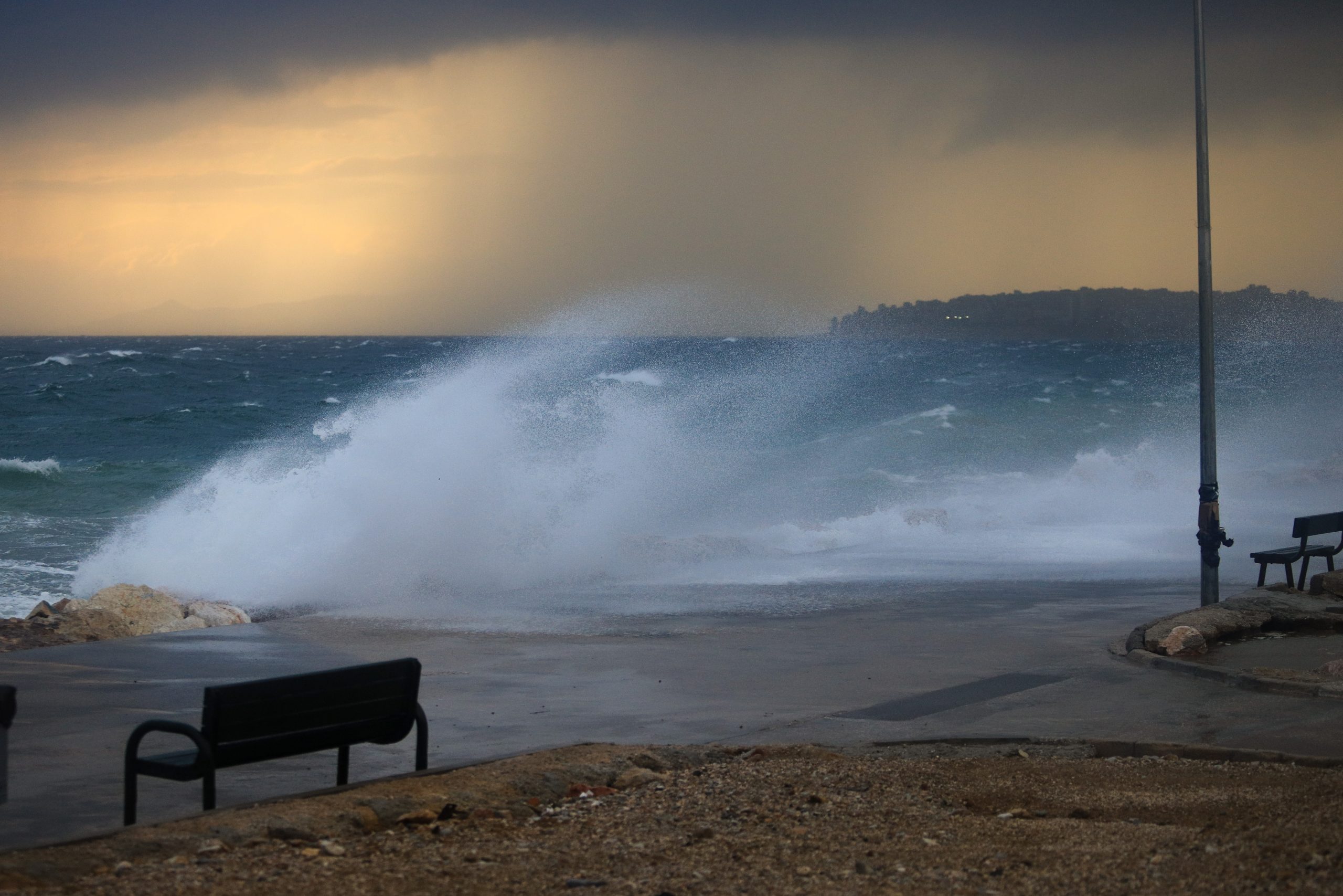 Καιρός: Η πορεία του μεσογειακού κυκλώνα «Νέαρχος» – Πότε φτάνει στην Ελλάδα (φωτο)