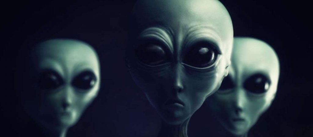 Καναδάς: Παράξενο ανθρωποειδές τρέχει μέσα στο σκοτάδι – Πρόκειται για μεταλλικό εξωγήινο; (βίντεο)