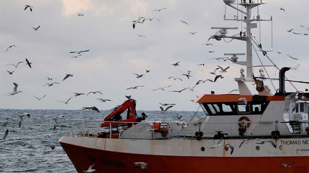 Εγγύηση 150.000 ευρώ ζητούν οι Γάλλοι για να αφήσουν ελεύθερο το Βρετανικό αλιευτικό!