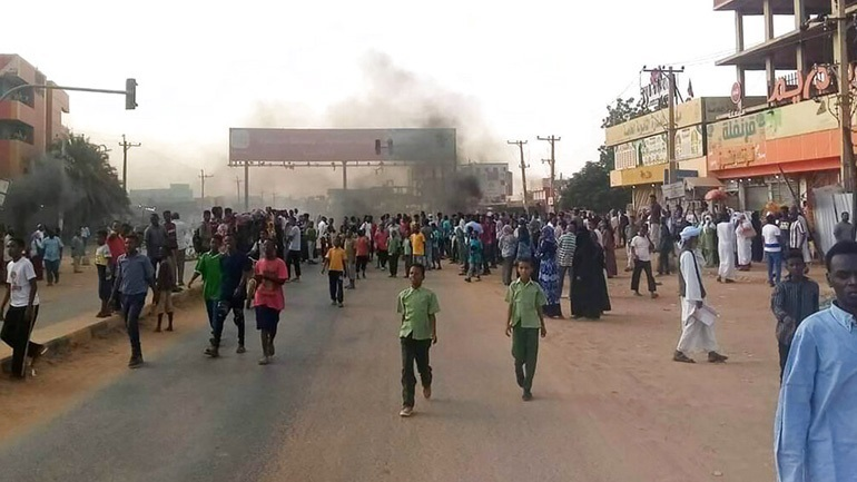 Σουδάν: Τουλάχιστον 2 νεκροί διαδηλωτές & 100 τραυματίες σε συγκρούσεις με τις δυνάμεις ασφαλείας