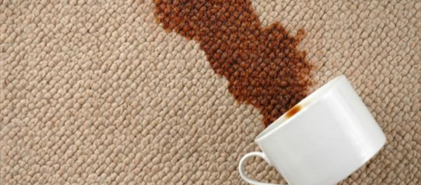 Με αυτόν τον τρόπο θα αφαιρέσετε εύκολα τον λεκέ από καφέ