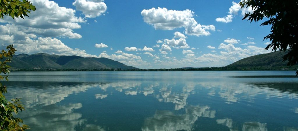 Ακτιβιστής διασχίζει την Ευρώπη μέσα σε… ατσάλινη σφαίρα – Έχει διανύσει πάνω από 60 πόλεις! (βίντεο)