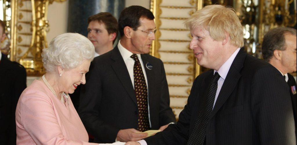 Μπόρις Τζόνσον: «Η βασίλισσα Ελισάβετ είναι σε πολύ καλή φόρμα»