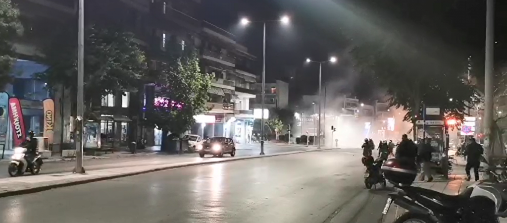 Θεσσαλονίκη: Πορεία κατά του υποχρεωτικού εμβολιασμού στο κέντρο της πόλης (βίντεο)