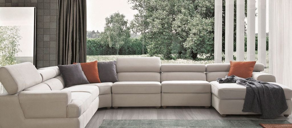 Δείτε πως να καθαρίσετε τον καναπέ σας με μαγειρική σόδα