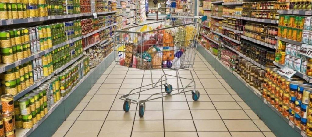 Στα ύψη οι τιμές των προϊόντων στα σούπερ μάρκετ & της βενζίνης – «Φωτιά» οι ανατιμήσεις