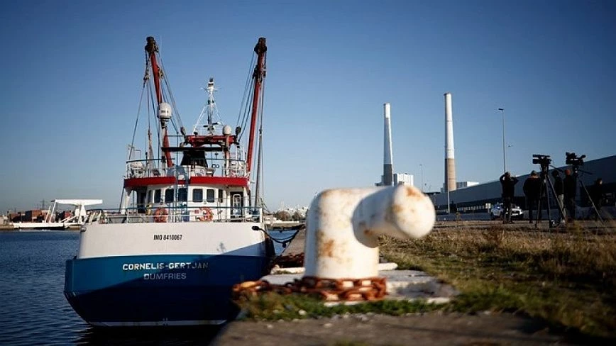 Στα άκρα η γαλλοβρετανική κρίση στη Μάγχη – Γαλλία: «Θα πληρώσει εγγύηση για να φύγει το αλιευτικό»