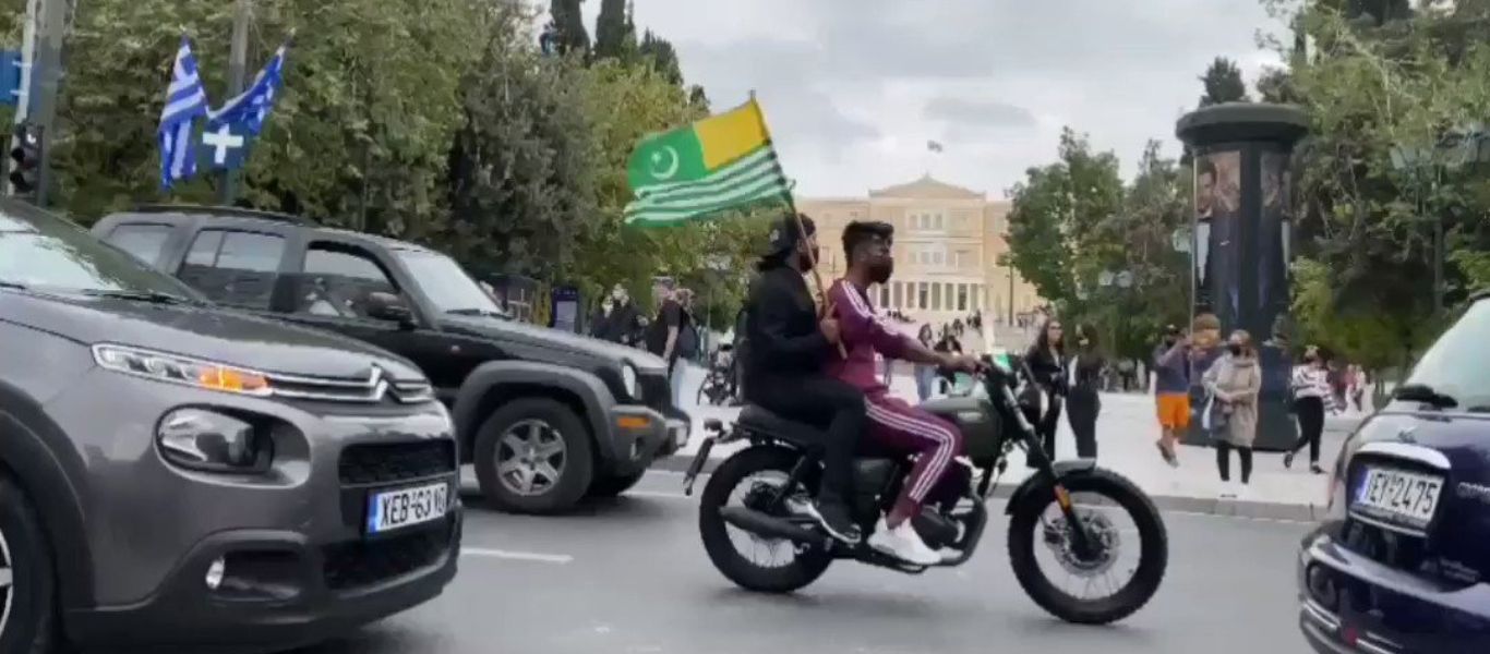 Το είδαμε και αυτό: Πακιστανοί πραγματοποίησαν μηχανοκίνητη πορεία κατά της Ινδίας στην Αθήνα