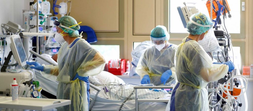 «Δραματικός» ο καθηγητής Θωμαΐδης: «Αν δεν πάρουμε νέα μέτρα θα φτάσουμε τα 10.000 κρούσματα»