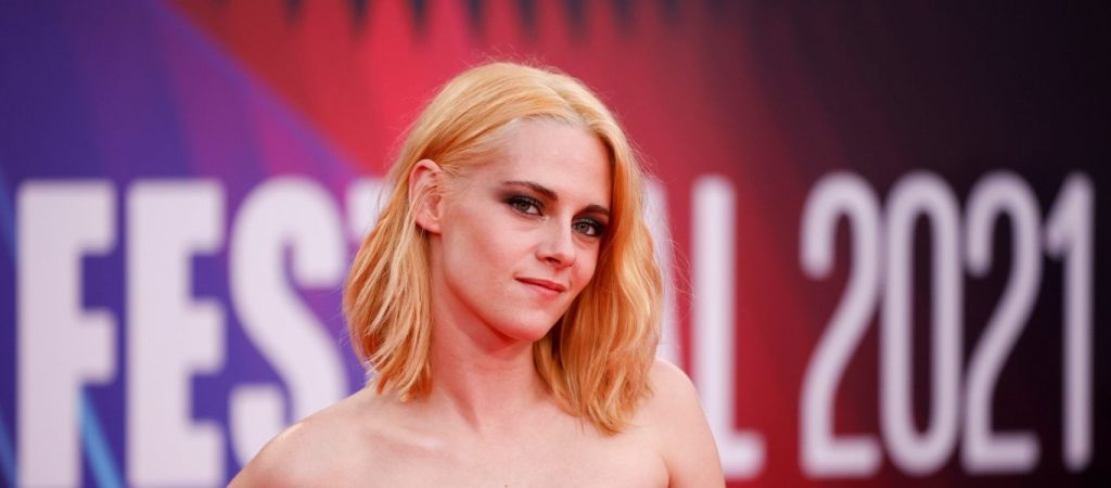 Η Kristen Stewart ετοιμάζεται να ανέβει τα σκαλιά της εκκλησίας με… την ερωμένη της!