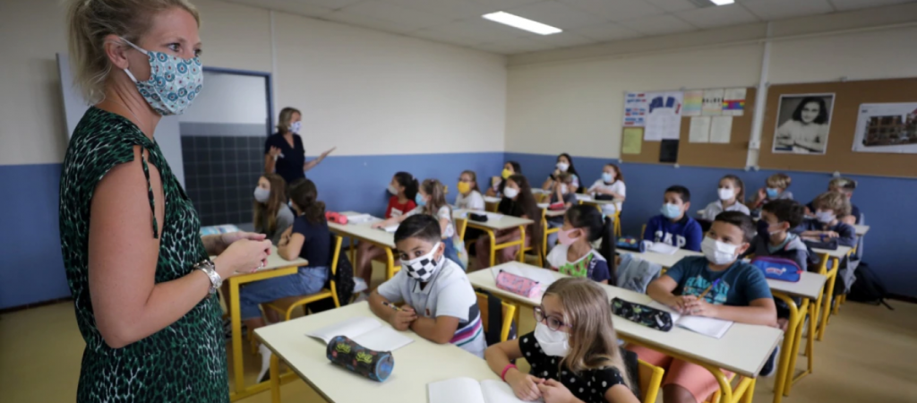 Γαλλία: Υποχρεωτική η μάσκα σε σχολεία – Ξεπέρασαν τα 7.000 τα ημερήσια κρούσματα