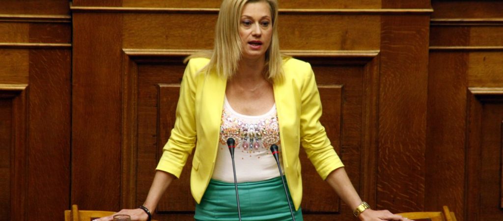 Ρ.Μακρή: «Εμβόλια μόνο στους Έλληνες – Τους εποικιστές τους θέλουν γερούς για να μας αντικαταστήσουν»