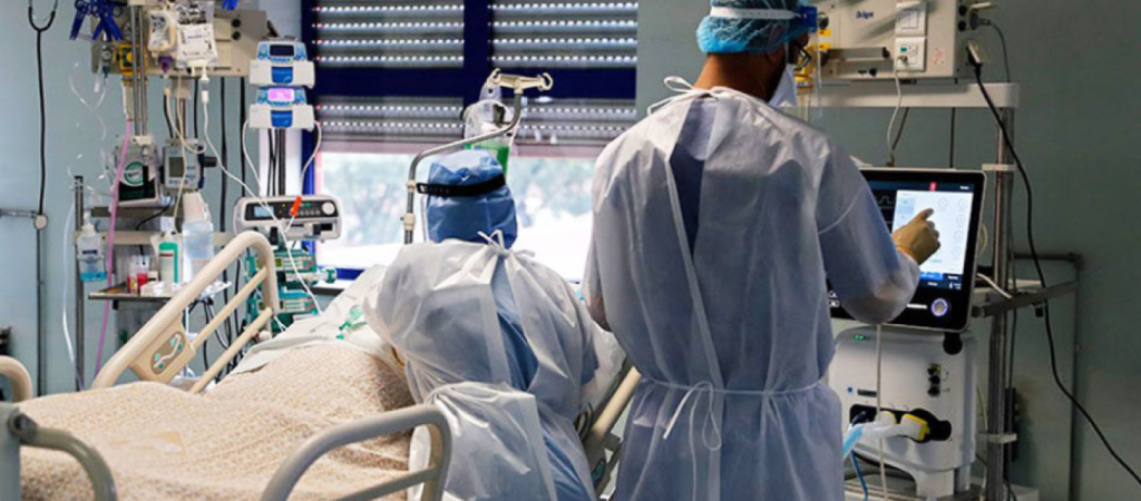 Γεμάτες οι ΜΕΘ στη Βόρεια Ελλάδα – Η αναστολή εργασίας ανεμβολίαστων υγειονομικών υπονομεύει την υγεία