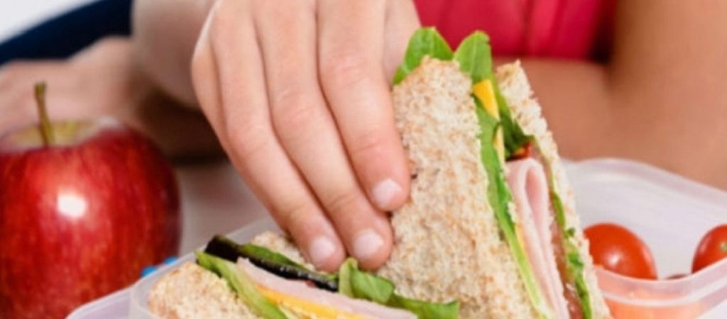 Υπουργείο Εργασίας: Άμεση έναρξη της διανομής σχολικών γευμάτων