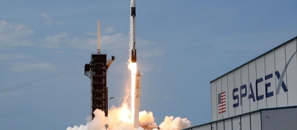 Βλάβη στα υδραυλικά της κάψουλας Dragon του Έλον Μασκ – Με… πάνες θα επιστρέψουν στη Γη οι αστροναύτες