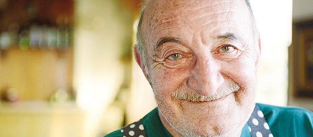 Ατάκες «φωτιά» του Κώστα Τσάκωνα που θα μας κάνουν πάντα να κλαίμε από τα γέλια (βίντεο)