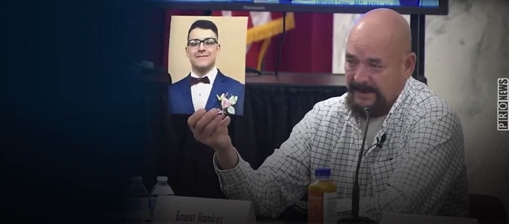 Πατέρας σπαράζει για τον 16χρονο γιο του που πέθανε μετά το εμβόλιο: «Είναι φόνος – Η κυβέρνηση μου είπε ψέματα»