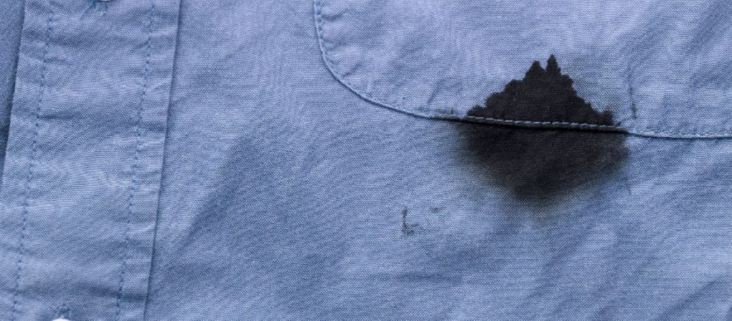Αυτοί είναι οι απλοί τρόποι για να αφαιρέσεις το μελάνι από τα ρούχα