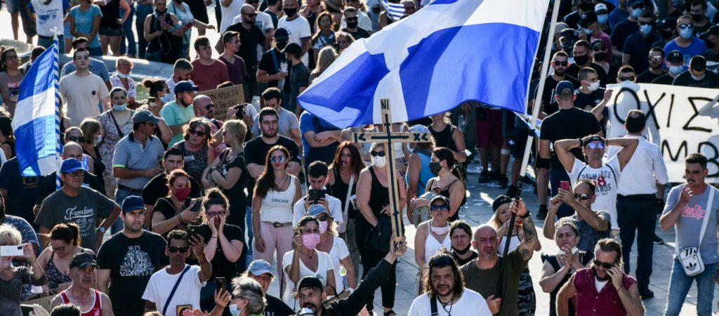 Πρώτη μαζική συγκέντρωση εμβολιασμένων και ανεμβολίαστων μαζί στην Θεσσαλονίκη κατά των κυβερνητικών εκβιασμών