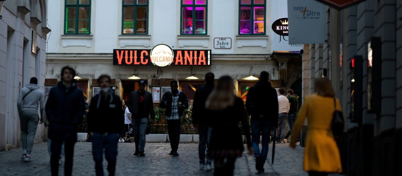 Τέλος τα PCR στην Αυστρία: Μόνο με πιστοποιητικό εμβολιασμού ή νόσησης σε εκδηλώσεις, ξενοδοχεία και εστιατόρια