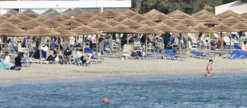 Ο καλός καιρός έστειλε τους Αθηναίους στις παραλίες