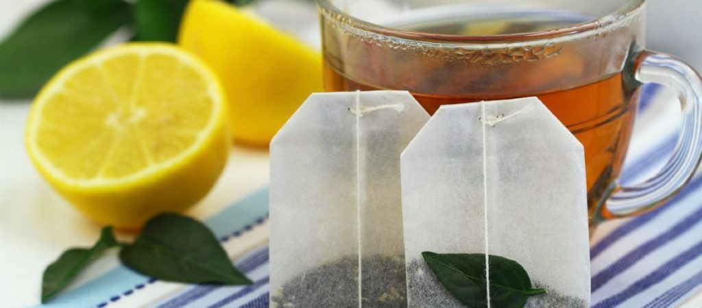 Βάλτε ένα φακελάκι τσάι κάτω από τον καθρέφτη του αυτοκινήτου – Δεν φαντάζεστε το λόγο