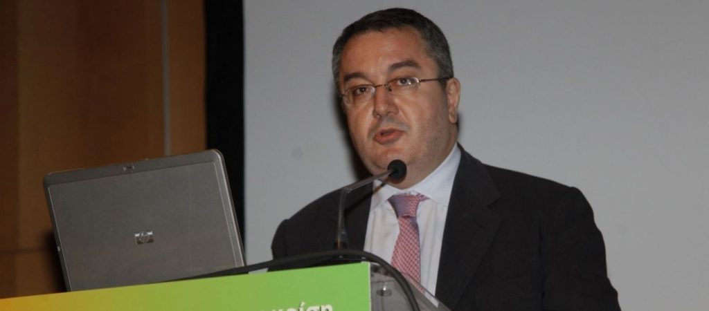 Η.Μόσιαλος: «Αν τα μέτρα δεν υλοποιηθούν η κυβέρνηση θα αντιμετωπίσει διλήμματα με έσχατο το lockdown»