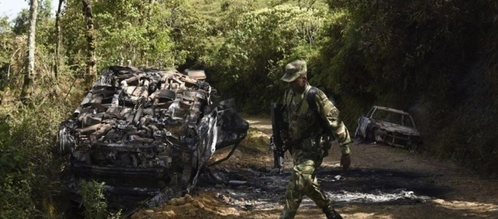 Κολομβία: Τέσσερις νεκροί σε ενέδρα συμμορίας που διακινεί ναρκωτικά (βίντεο)