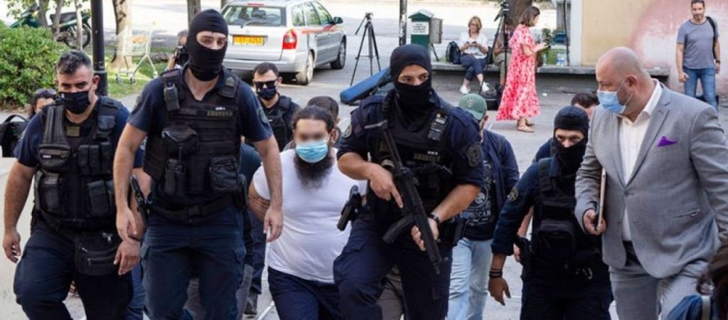 Επίθεση με βιτριόλι σε Μητροπολίτες: Απολογείται σήμερα ο ιερέας – Για απόπειρα ανθρωποκτονίας