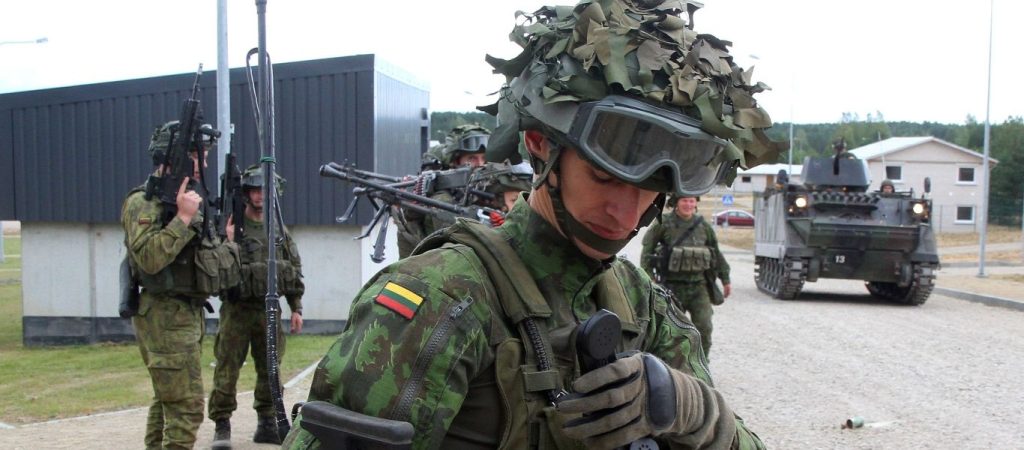 Η Λιθουανία στέλνει στρατεύματα στα σύνορα με τη Λευκορωσία – Μετανάστες προσπαθούν να εισβάλλουν στην ΕΕ