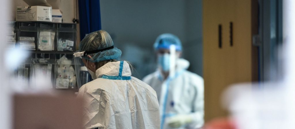 «Κραυγή» από ανεμβολίαστο υγειονομικό: «Μας εξοντώνουν γιατί διαφωνούμε – Ξαφνικά είμαι ο δημόσιος κίνδυνος»!