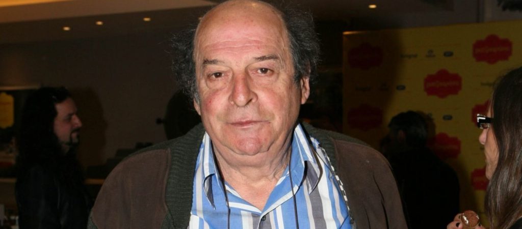 Α.Γκλέτσος για τον Μ.Μανουσάκη που θα «έκανε μπάνιο με το εμβόλιο»: «Έβγαλε τα ρούχα του και έμεινε με το σώβρακο»