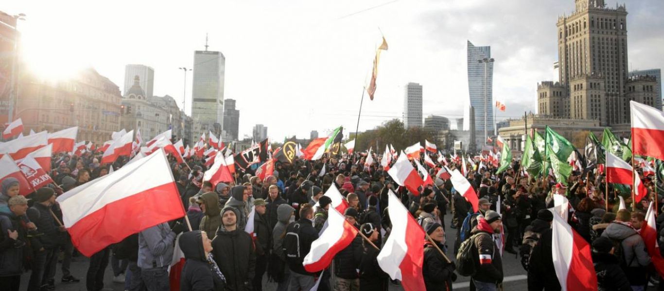 Εντυπωσιακή «παρέλαση» χιλιάδων Πολωνών πατριωτών στην Βαρσοβία παρά την αντίθεση του δημάρχου