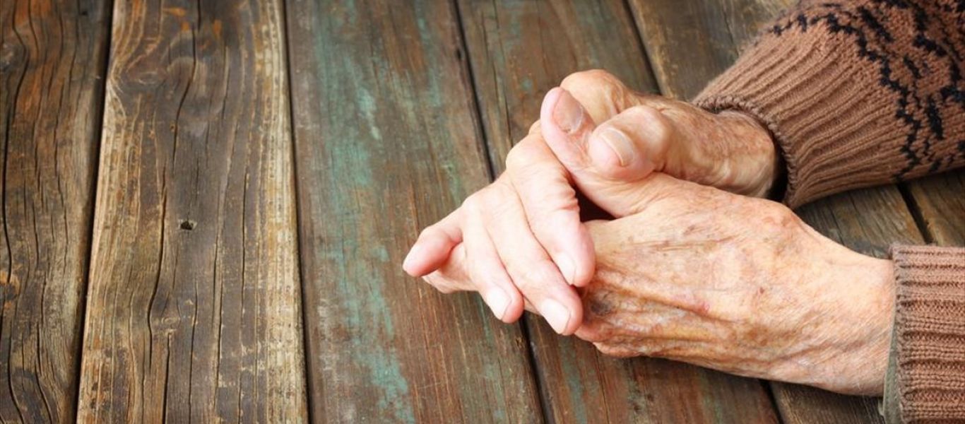 Σε φυλάκιση δύο μηνών καταδικάστηκε 80χρονη στον Βόλο που ξυλοκοπούσε τον 90χρονο σύζυγό της