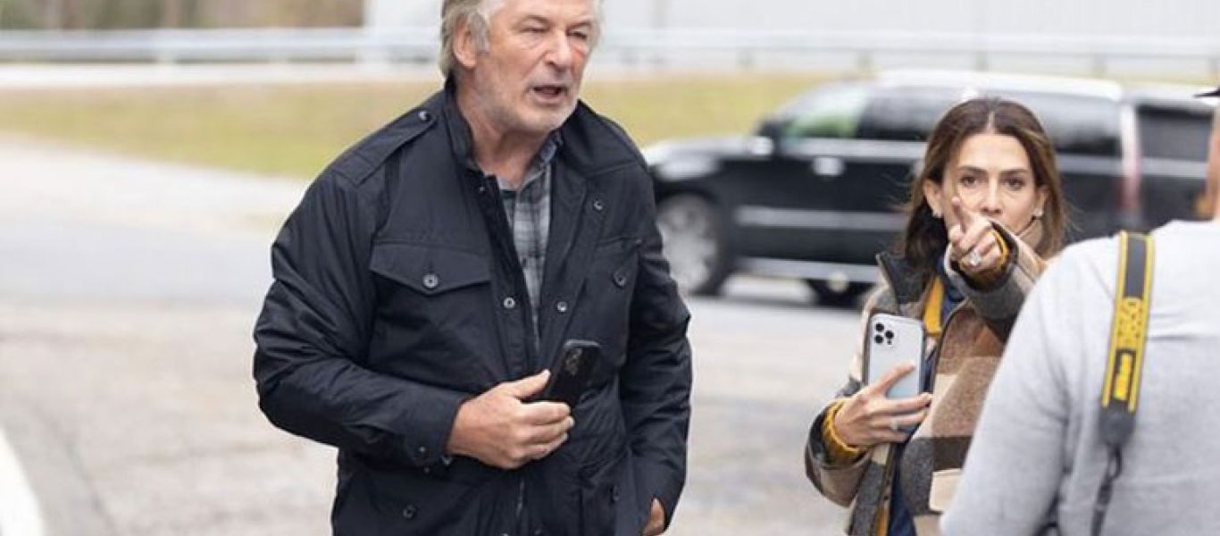 Κατατέθηκε μήνυση εναντίον του Alec Baldwin για τον πυροβολισμό της Halyna Hutchins