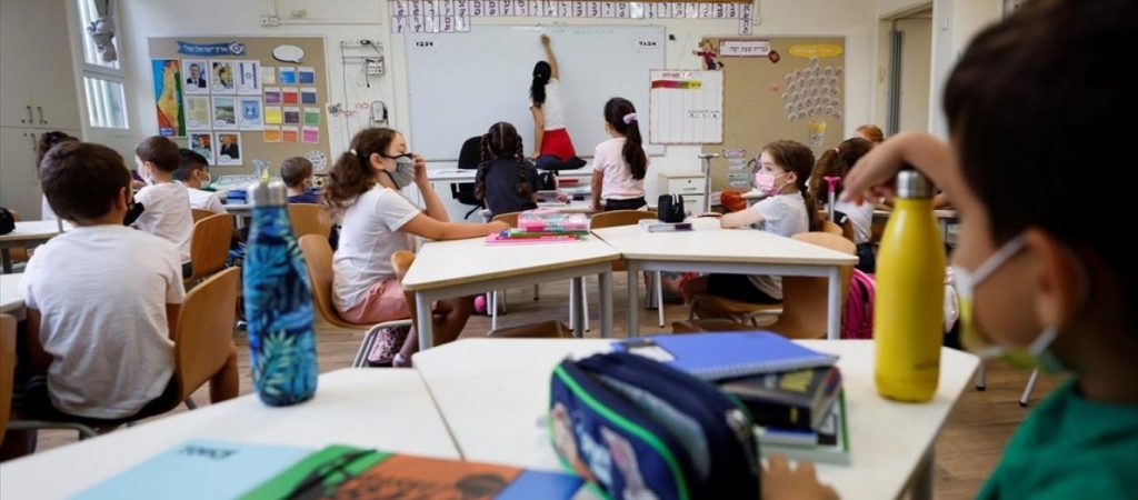 Γαλλία: 18 μαθητές σε σχολείο μολύνθηκαν από ασυνήθιστο νέο στέλεχος του κορωνοϊού