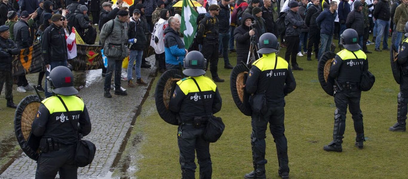 Ολλανδία: Συγκρούσεις με την αστυνομία – Χιλιάδες στους δρόμους εναντίον του νέου lockdown