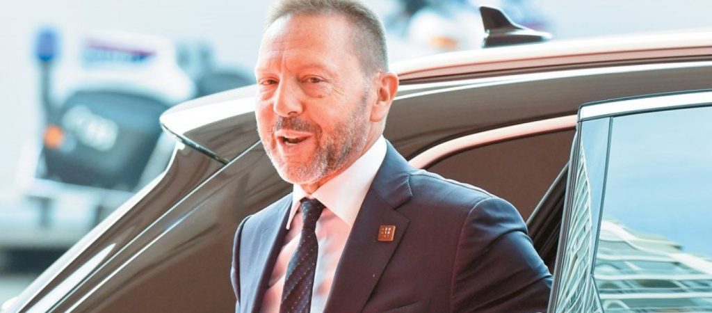 Τώρα θυμήθηκε να βγάλει «κίτρινη κάρτα» ο Γ.Στουρνάρας στους διαχειριστές κόκκινων δανείων