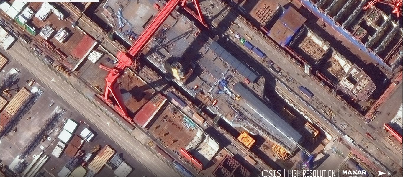 Σχεδόν έτοιμο το τρίτο αεροπλανοφόρο της Κίνας – Δείτε δορυφορικές φωτογραφίες